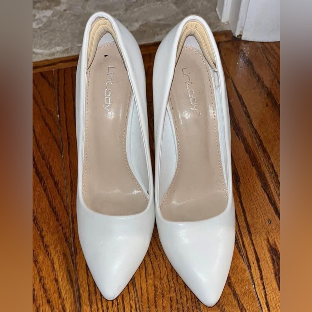 White heels size 8.5